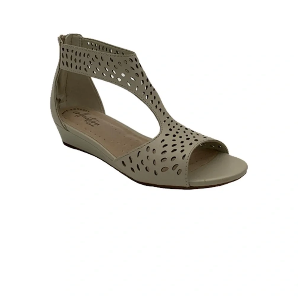 Collection by Clark’s. Abigail Ruby in Ivory. Perforated leather‎ wedges. 8.5